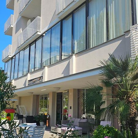 Hotel Sara*** Чезенатико Екстериор снимка