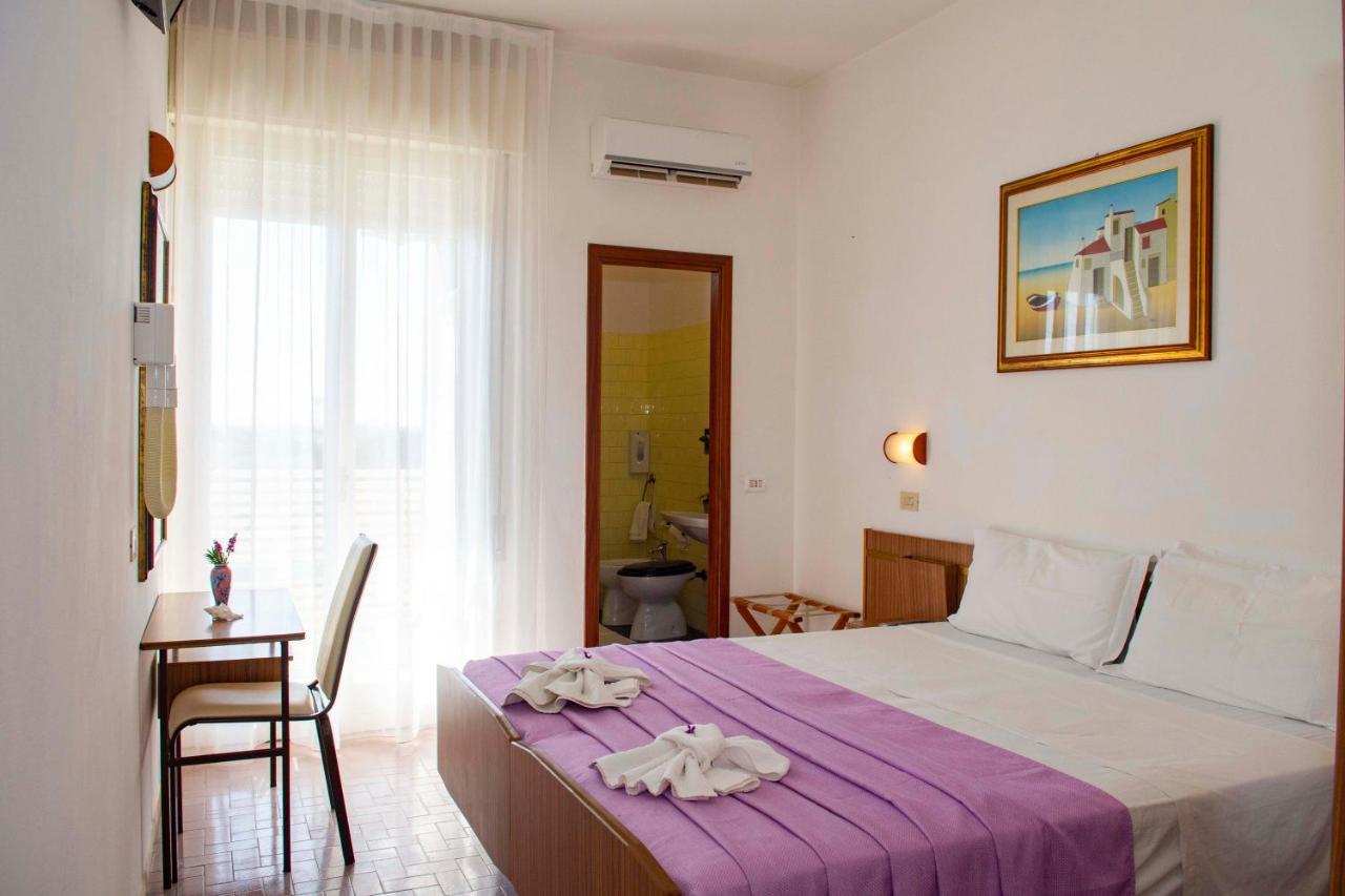 Hotel Sara*** Чезенатико Екстериор снимка