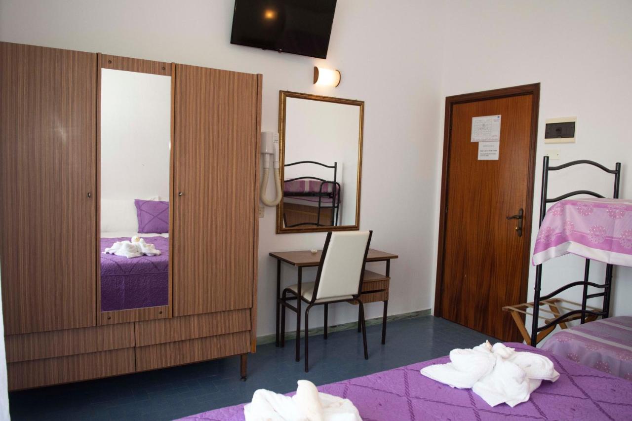 Hotel Sara*** Чезенатико Екстериор снимка