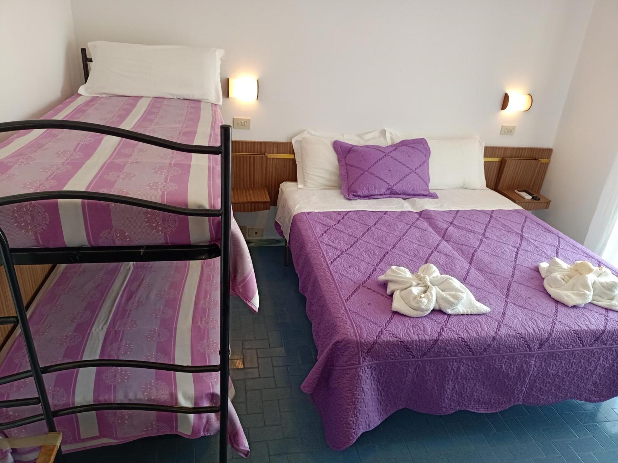 Hotel Sara*** Чезенатико Екстериор снимка