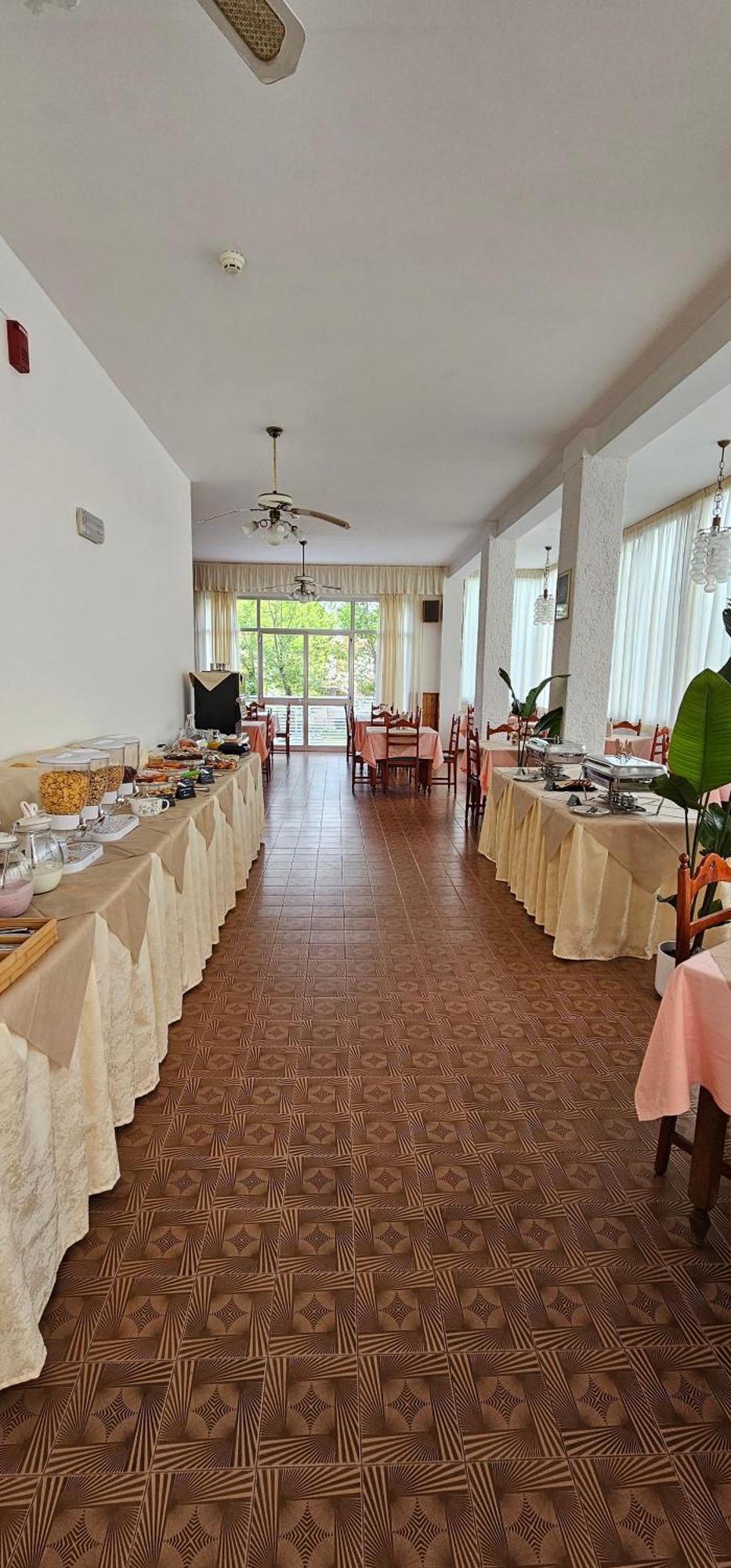 Hotel Sara*** Чезенатико Екстериор снимка