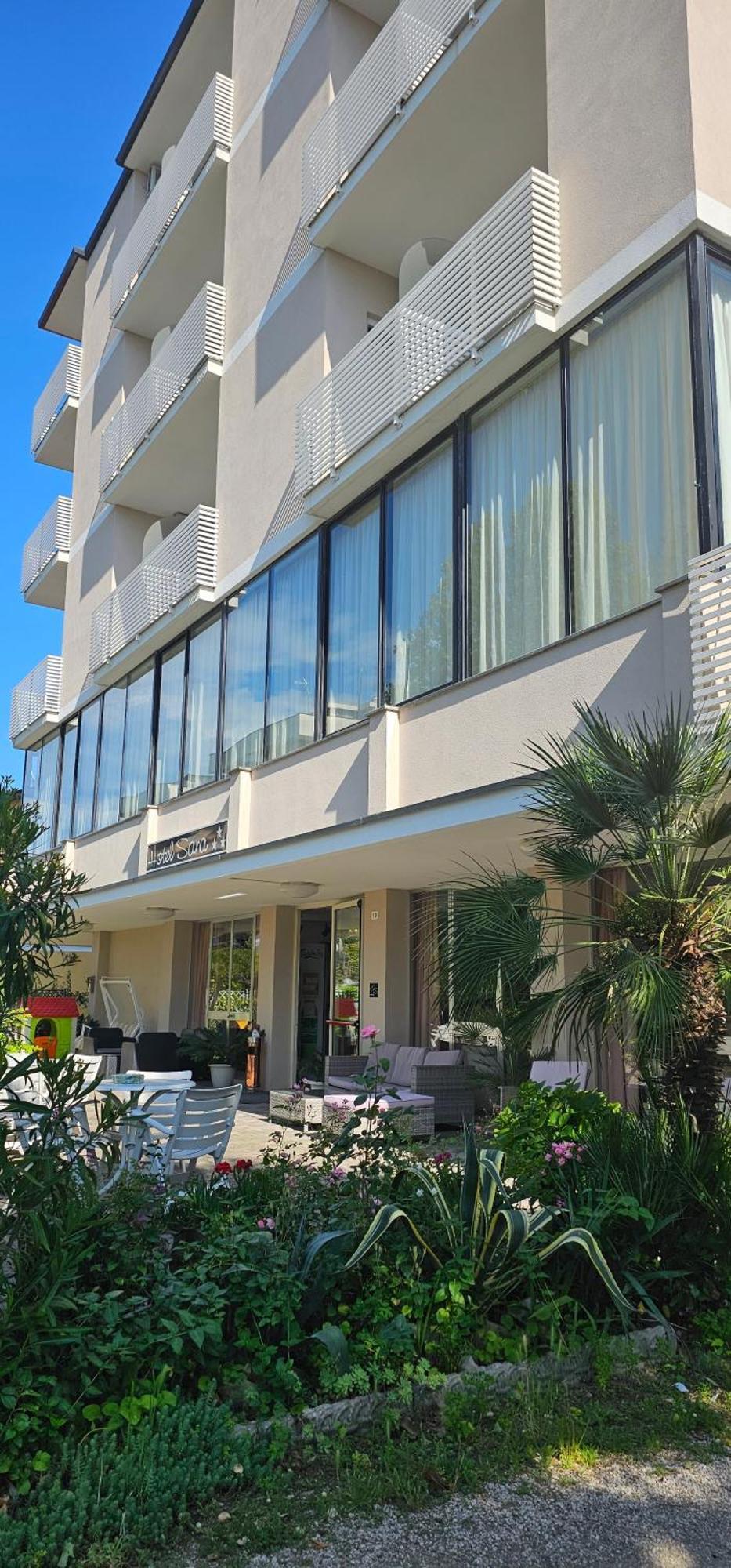 Hotel Sara*** Чезенатико Екстериор снимка