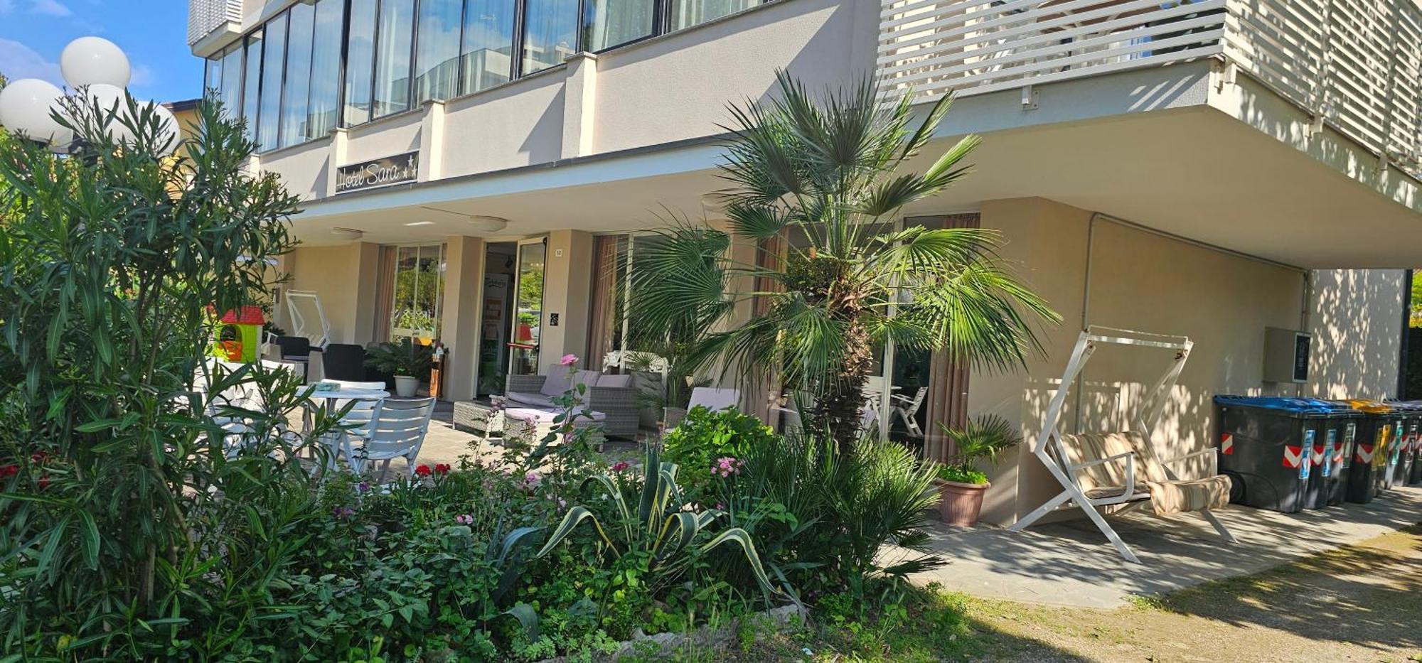 Hotel Sara*** Чезенатико Екстериор снимка