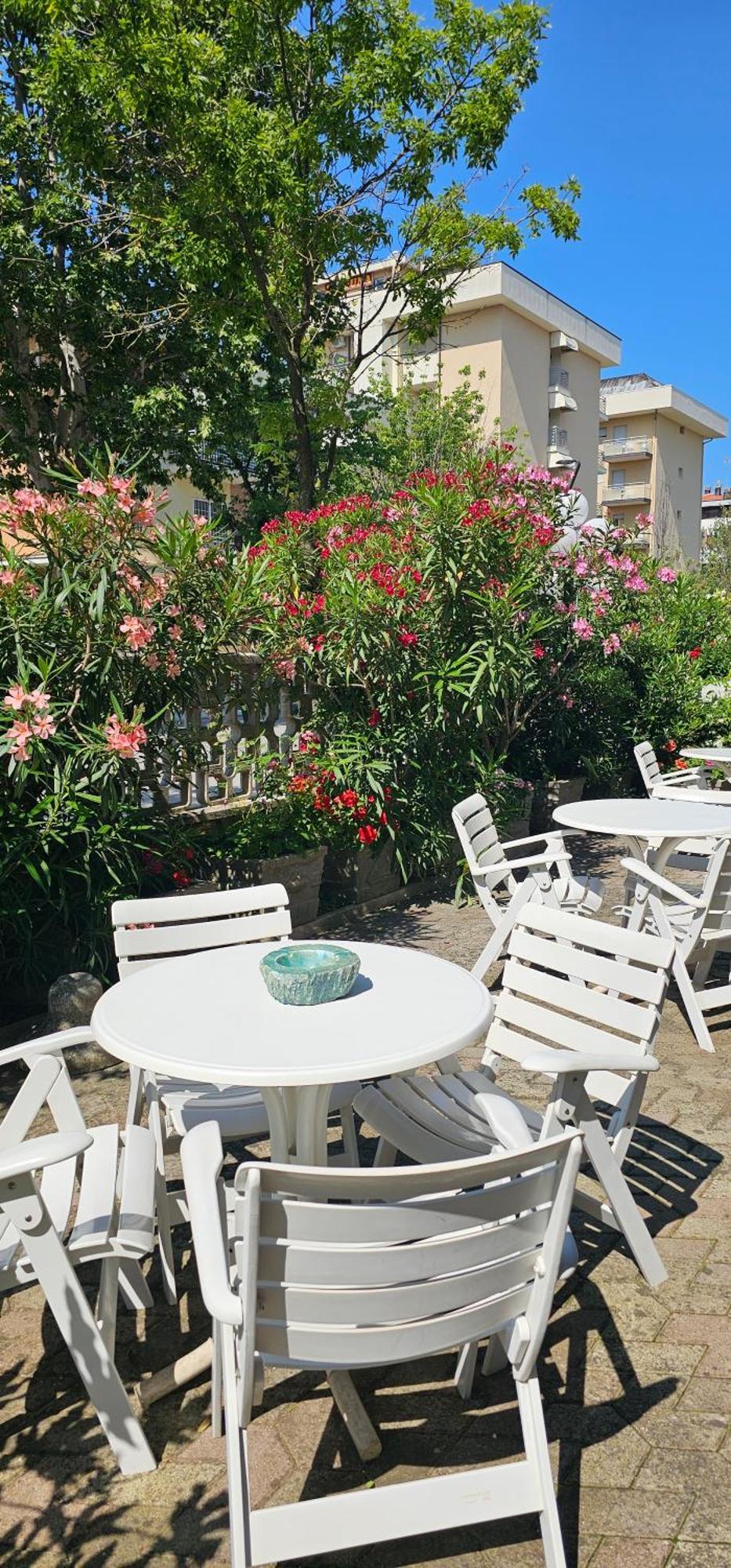 Hotel Sara*** Чезенатико Екстериор снимка