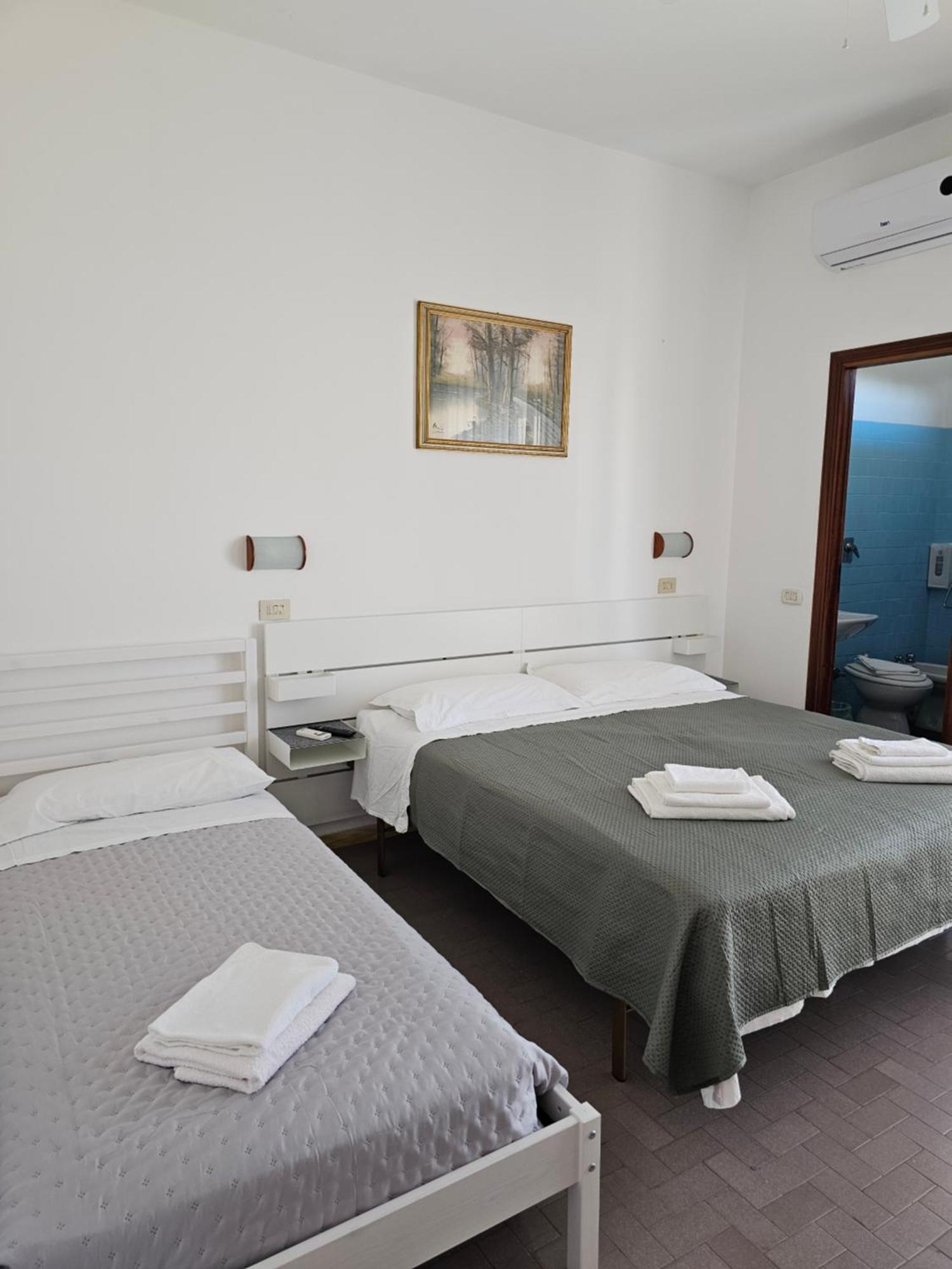 Hotel Sara*** Чезенатико Екстериор снимка