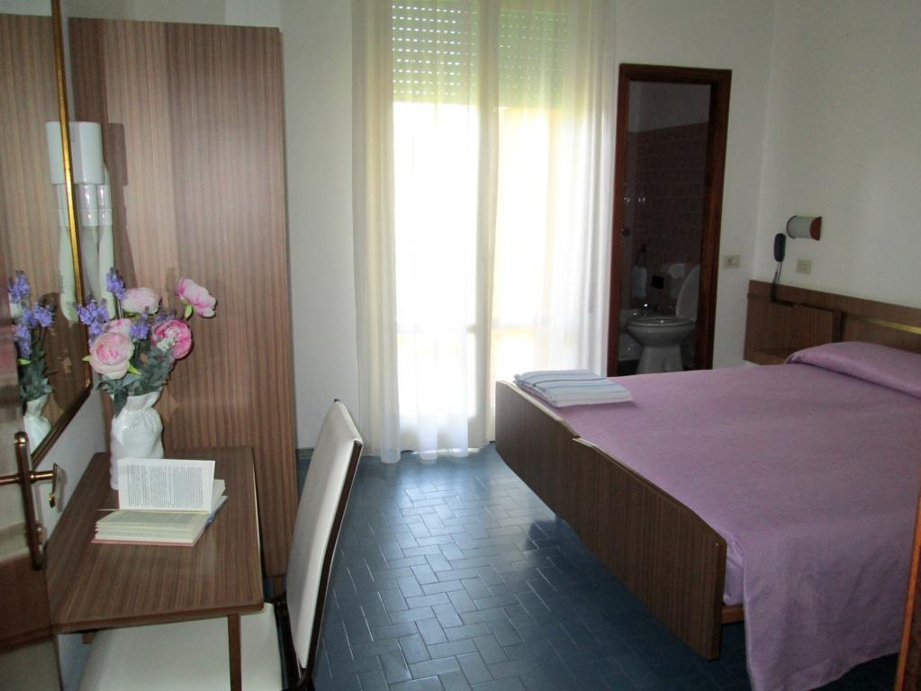 Hotel Sara*** Чезенатико Екстериор снимка