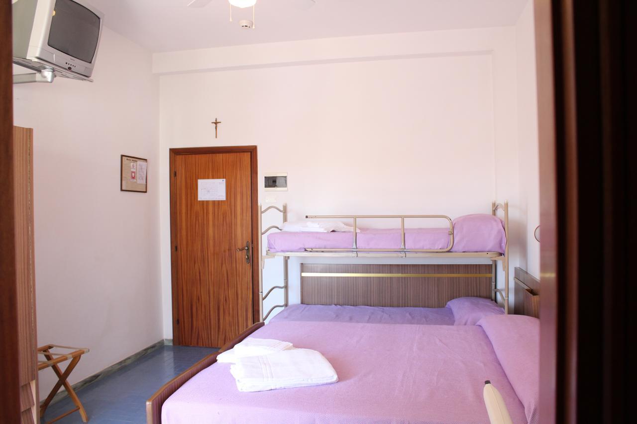 Hotel Sara*** Чезенатико Екстериор снимка