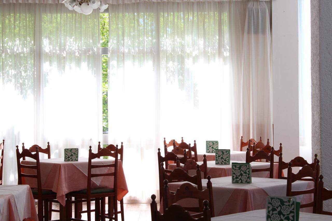 Hotel Sara*** Чезенатико Екстериор снимка