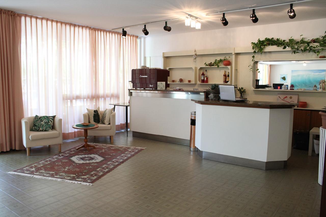 Hotel Sara*** Чезенатико Екстериор снимка