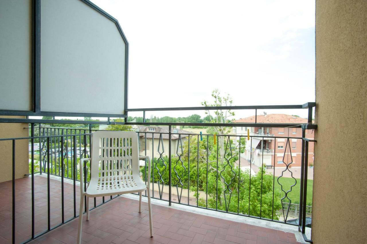 Hotel Sara*** Чезенатико Екстериор снимка