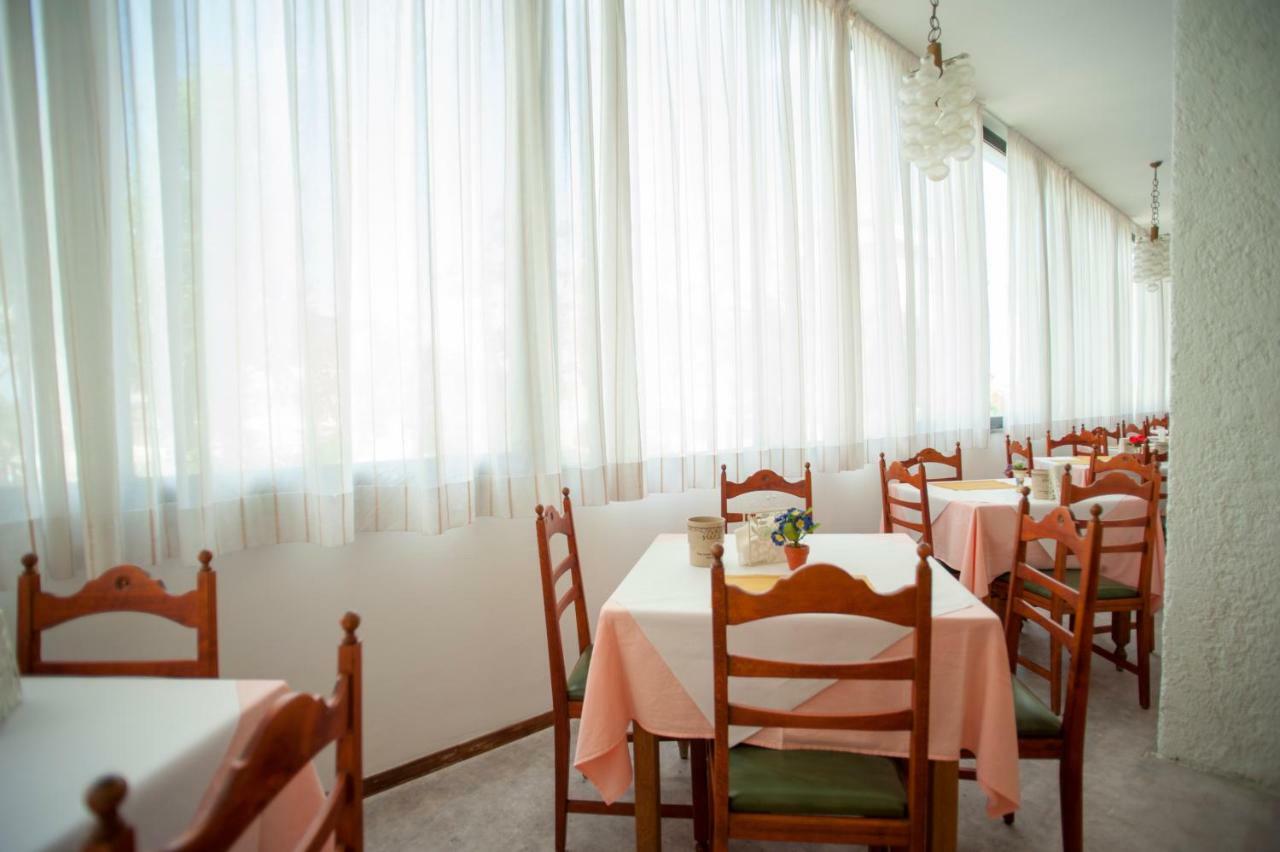 Hotel Sara*** Чезенатико Екстериор снимка