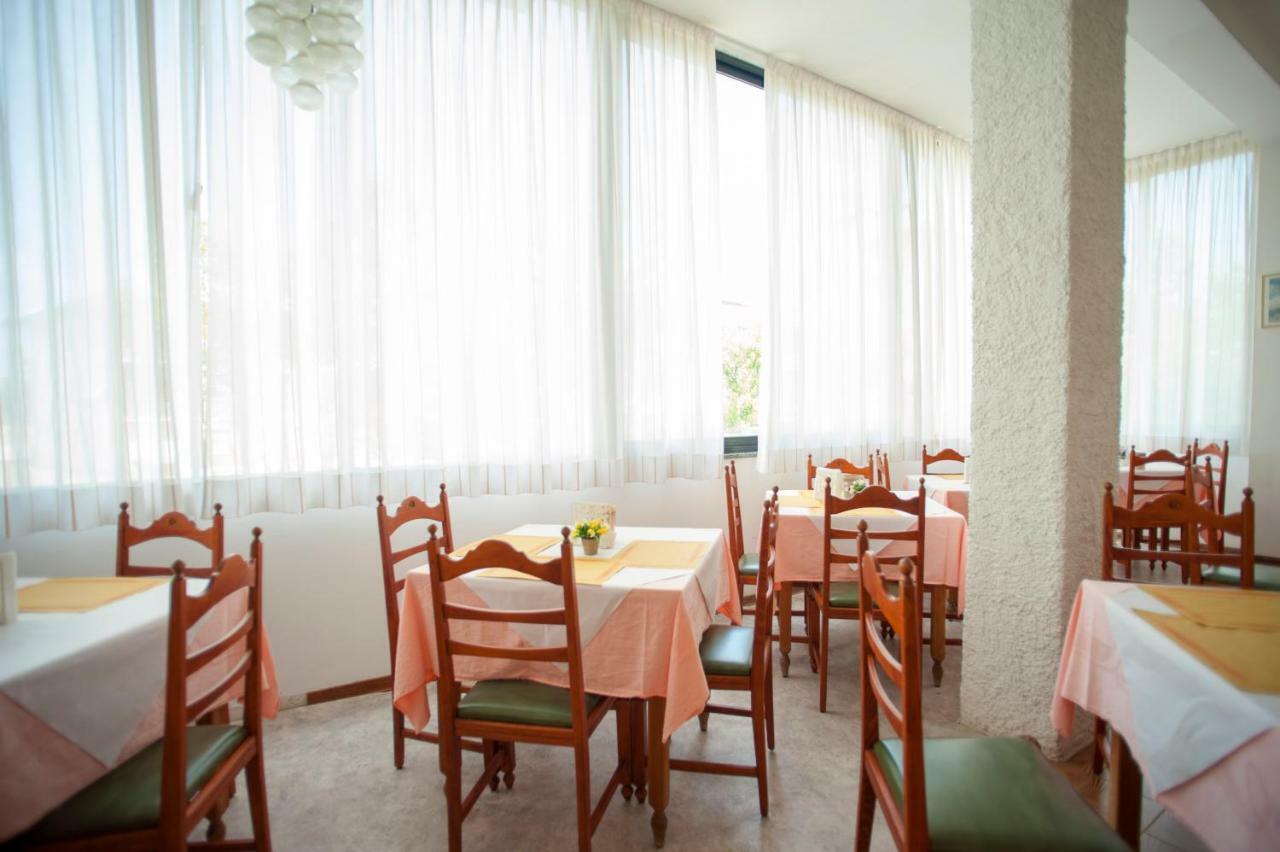 Hotel Sara*** Чезенатико Екстериор снимка