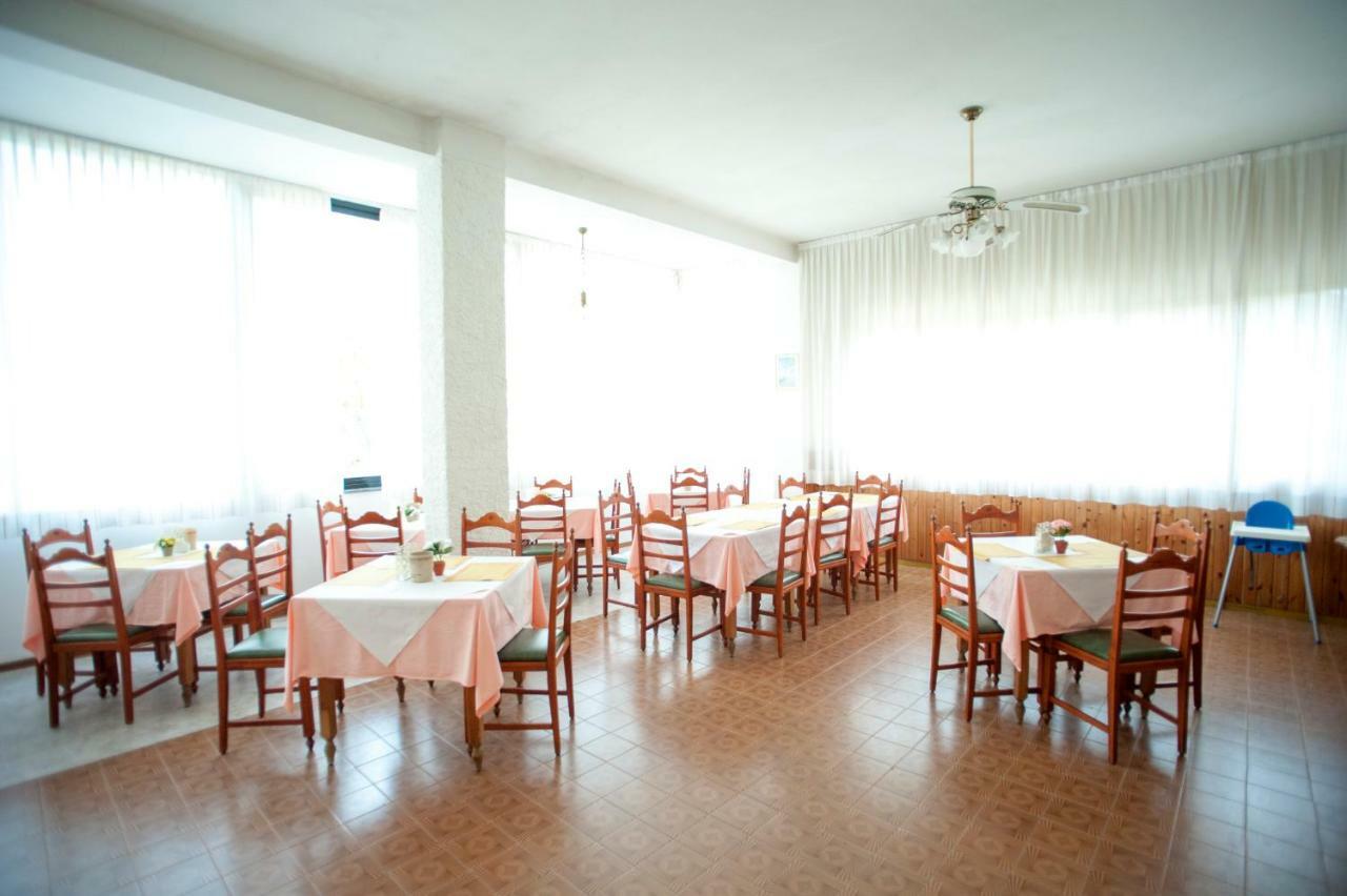 Hotel Sara*** Чезенатико Екстериор снимка